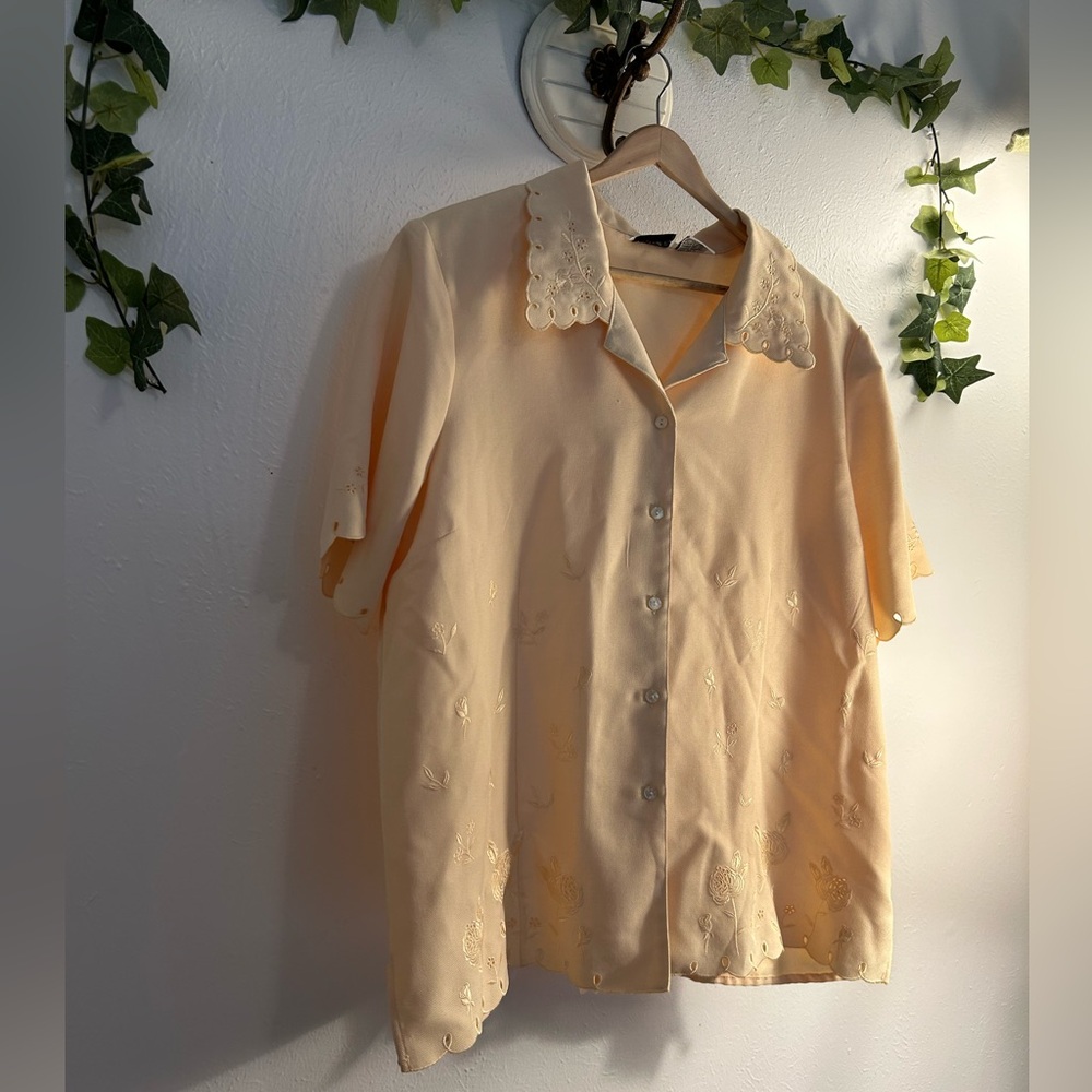 Vintage BonWorth Butter Yellow Embroidered Short Sleeve Button Down Shirt - Picture 7 of 15